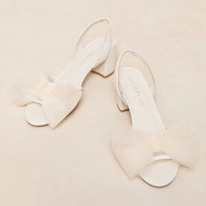 Ivy City Bow Heels in White - 8